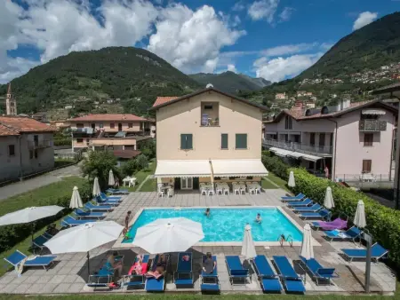 Location appartement à Domaso, Dachgeschosswohnung am See für 6 Personen