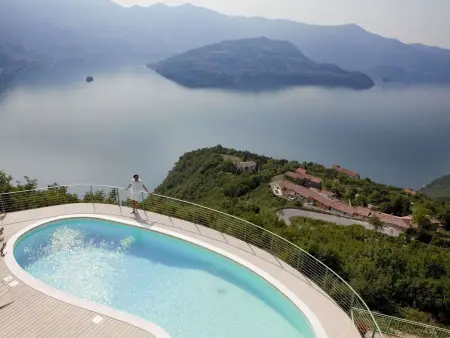 Location appartement à Fonteno, Mantegna - garten mit seeblick und schwimmbad