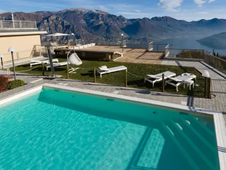 Location appartement à Fonteno, Lights on the Lake Zweizimmerwohnung mit Terrasse und Pool