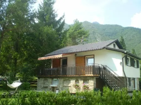 Freistehendes Haus mit eingezäuntem Privatgarten - Photo 1