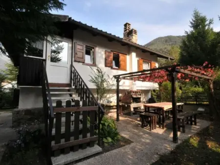 Freistehendes Haus mit eingezäuntem Privatgarten - Photo 1