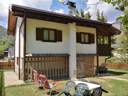 Freistehendes Haus mit privatem Garten, Maison 4 personnes à Bezzecca - Photo 2