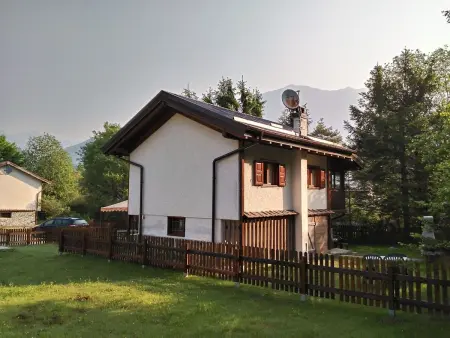 Freistehendes Haus mit privatem Garten, Maison 4 personnes à Bezzecca - Photo 3