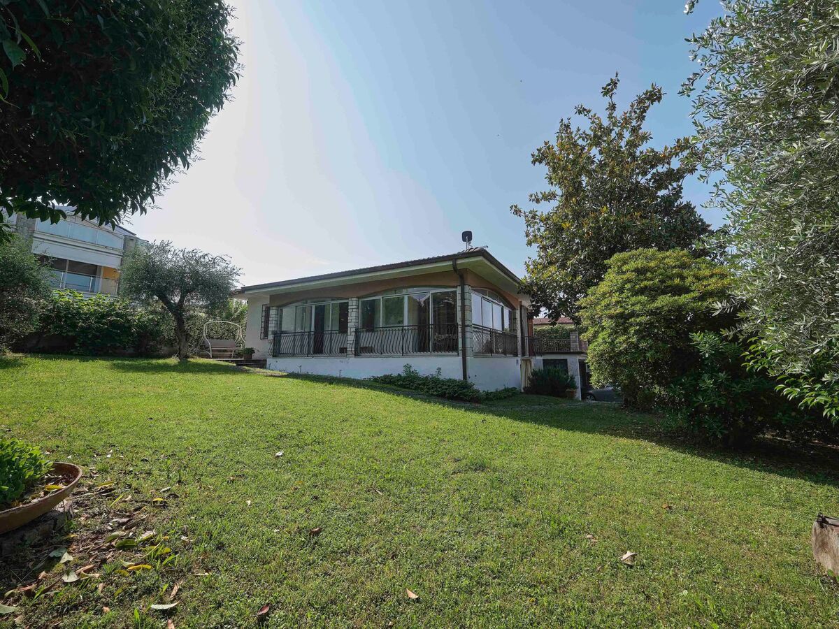 Villa Bardolino : 3 chambres, jardin privé et vue lac - Photo 11
