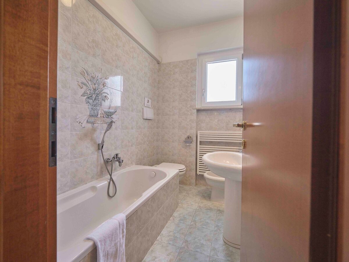 Villa Bardolino : 3 chambres, jardin privé et vue lac - Photo 24