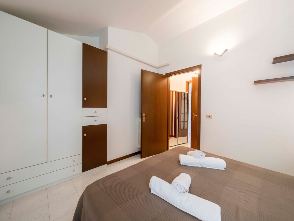 Appartement Lazise : balcon vue piscine, 1 chambre - Photo 13