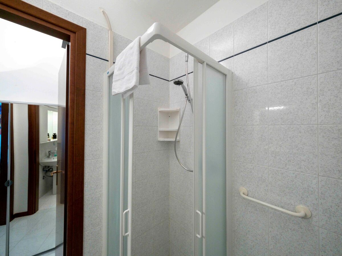 Appartement Lazise : balcon vue piscine, 1 chambre - Photo 16