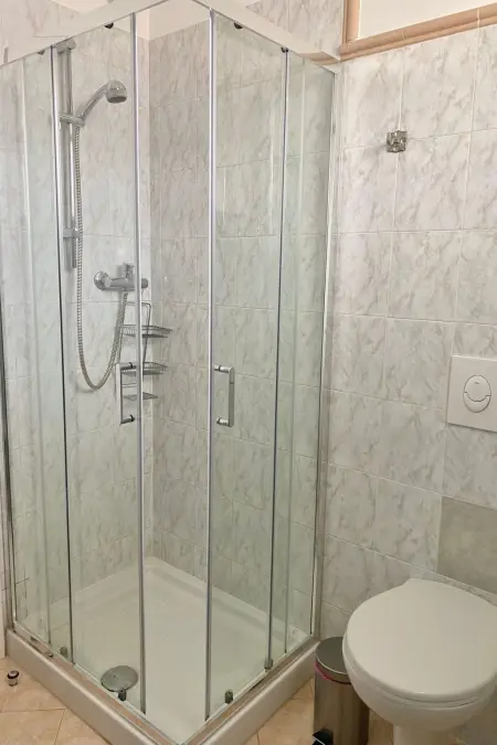 Appartement 2 chambres avec balcon, 200m du lac : photo 9