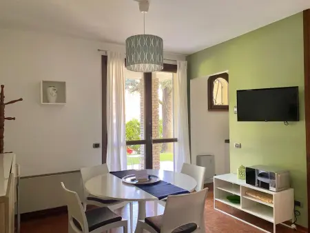Appartement 2 chambres avec jardin à Sirmione : photo 8