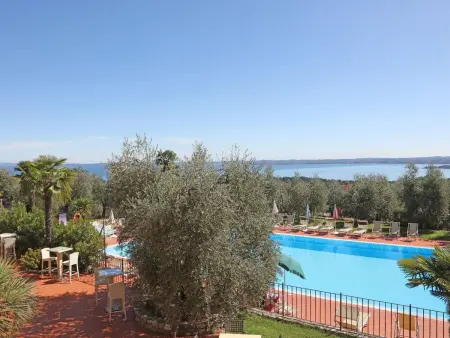 Location appartement à Manerba, Helle Wohnung in den Hügeln des Gardasees