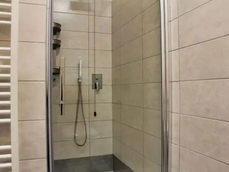 Appartement 2 chambres à Manerba avec piscine privée : photo 11
