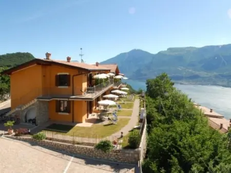 Location appartement à Manerba, Zwei-Zimmer-Wohnung mit Garten