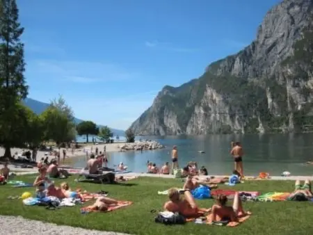 Freistehende Villa mit großem Innenhof BV7, Maison 7 personnes à Riva del Garda - Photo 12