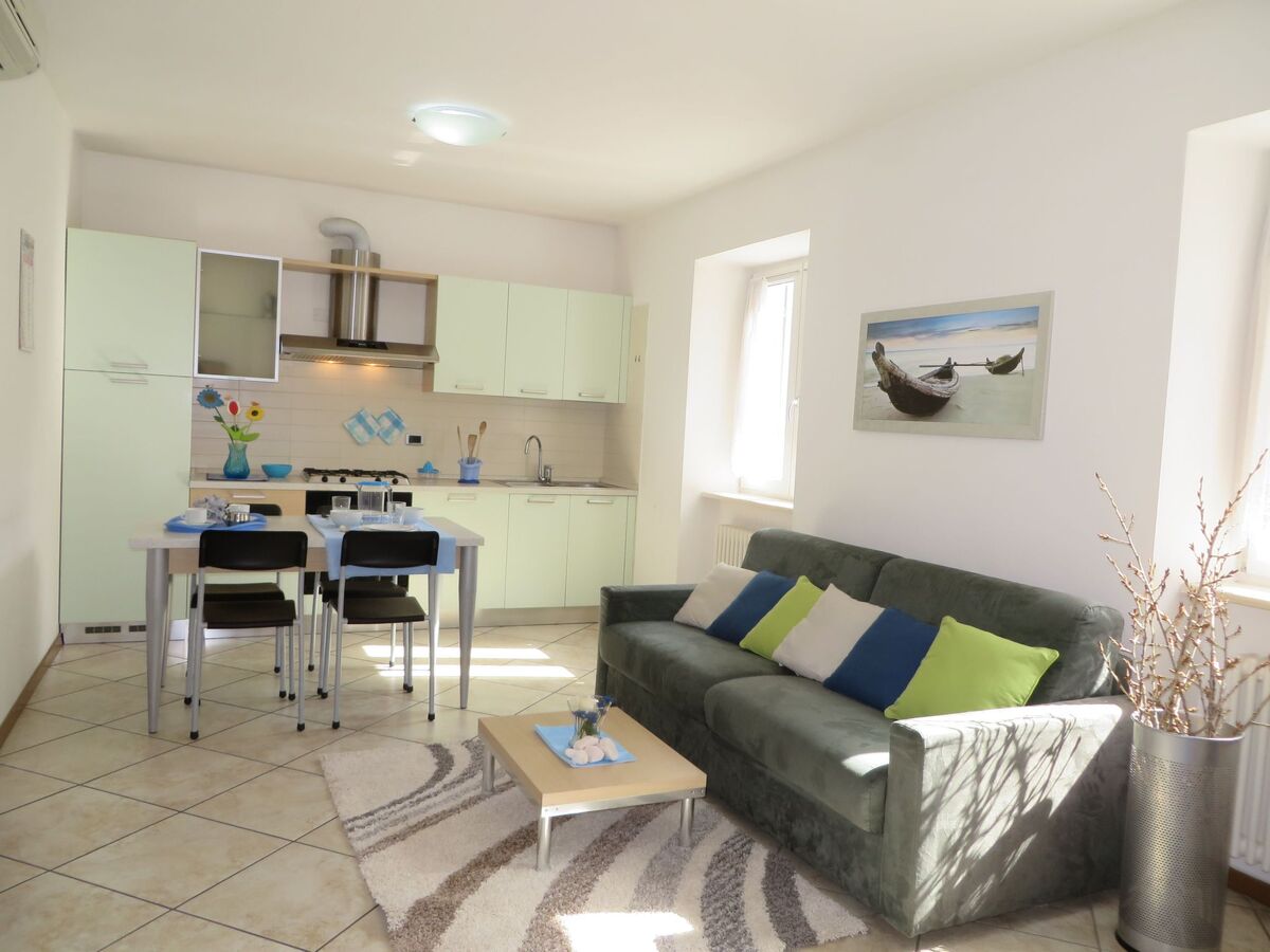 Appartement 7 pers. avec balcon à 100 m du lac de Garde - Photo 1