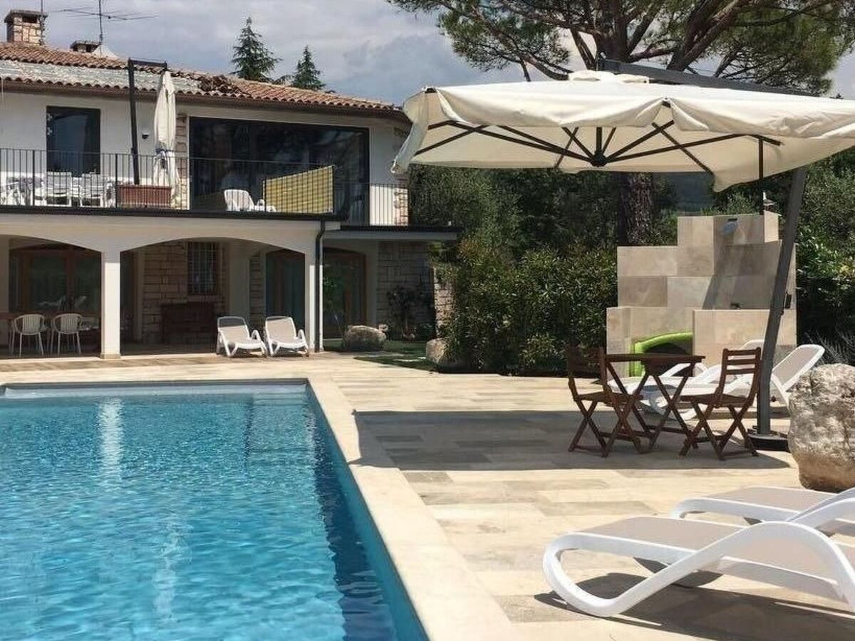 Villa d'Albisano avec piscine chauffée et 3 000 m² de terrain - Photo 6