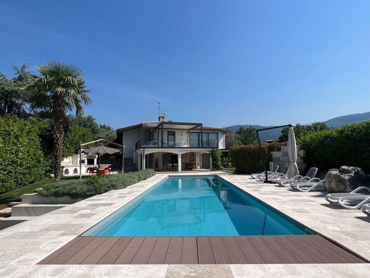 Villa d'Albisano avec piscine chauffée et 3 000 m² de terrain - Photo 27
