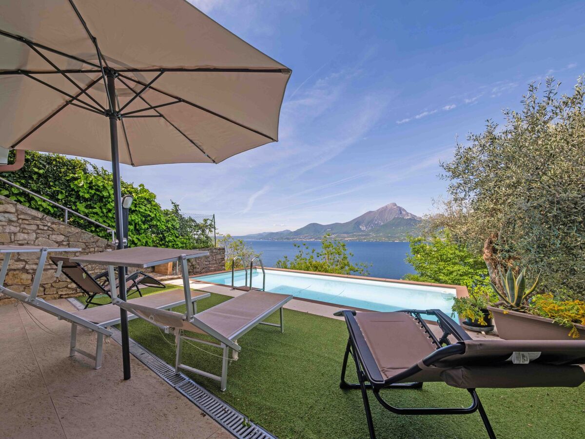 Villa avec piscine privée et vue lac à Albisano - Photo 1