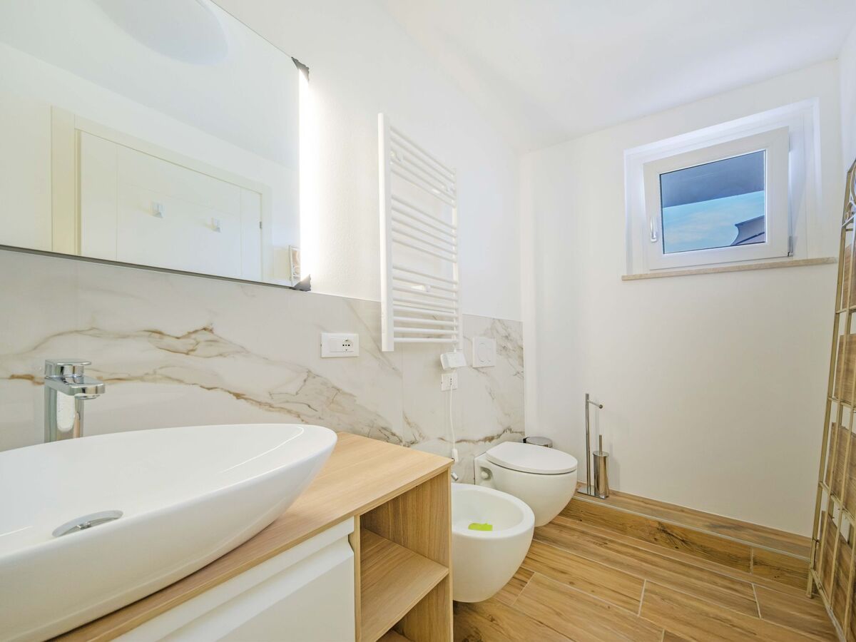 Villa avec piscine privée et vue lac à Albisano - Photo 15