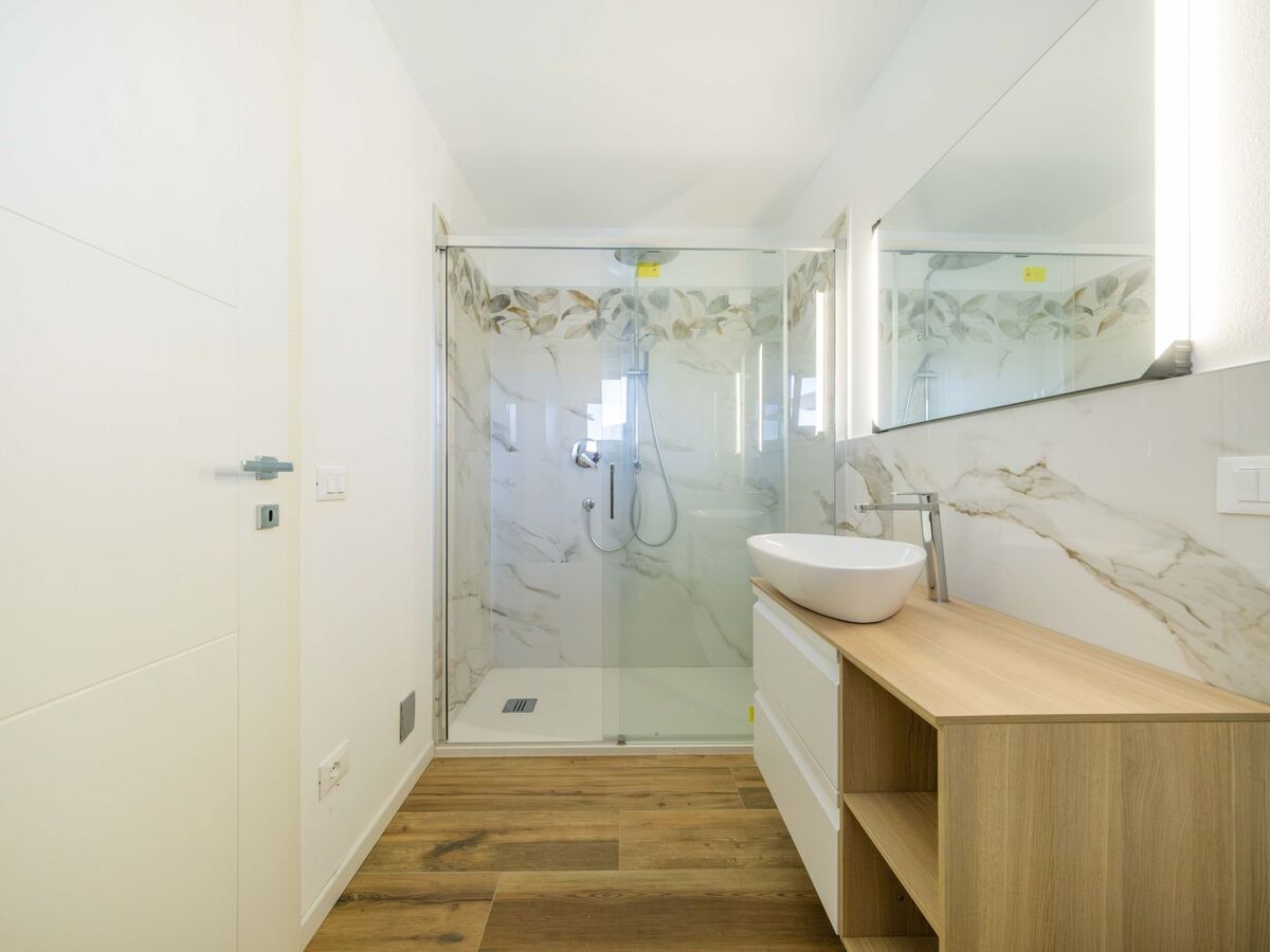 Villa avec piscine privée et vue lac à Albisano - Photo 16