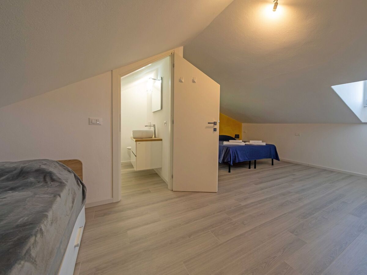 Villa avec piscine privée et vue lac à Albisano - Photo 47