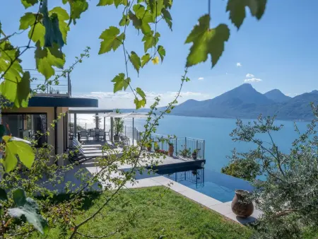 Location maison à Brenzone, Alleinstehende Villa mit Pool und Traumaussicht