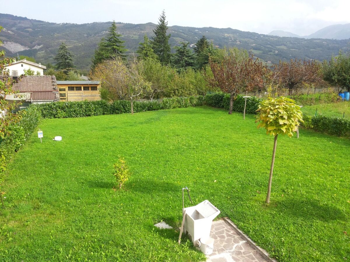 Maison mitoyenne avec jardin et vue montagne - Photo 2