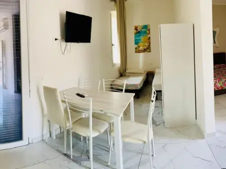 Fiorita Studio 6 - Appartement 2e étage, 250m de la plage