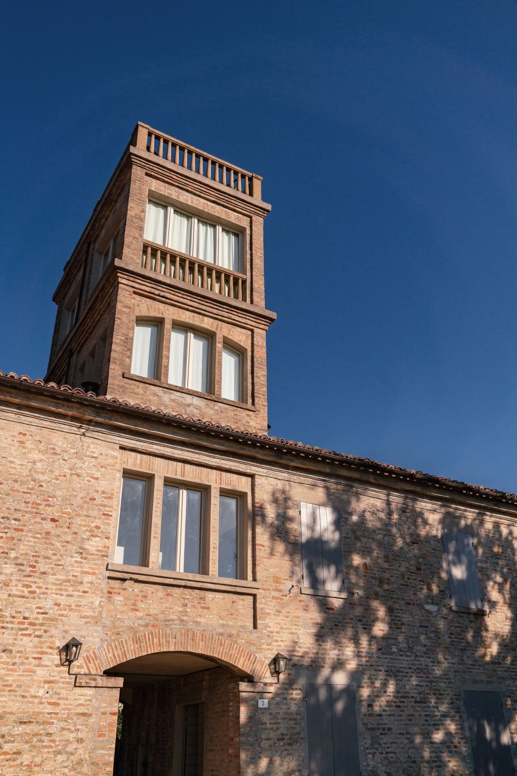 Appartement dans une tour en verre, vue sur la mer - Photo 11