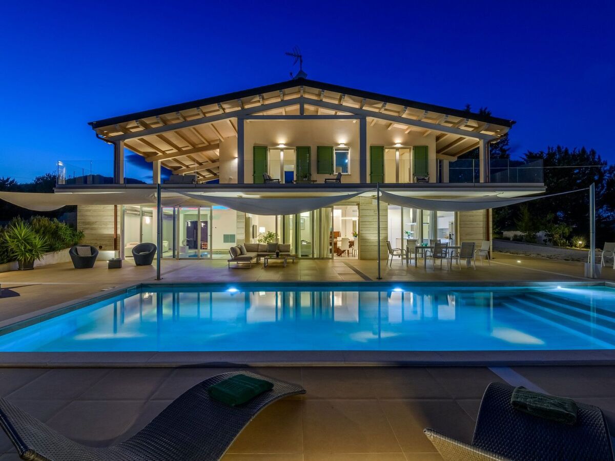 Villa Montefalcone, maison 8 pers. piscines intérieure & extérieure - Photo 4
