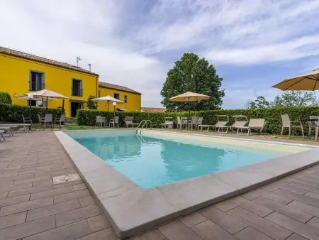 Location appartement à Cessapalombo, Nespolo Wohnung mit Gemeinschaftspool