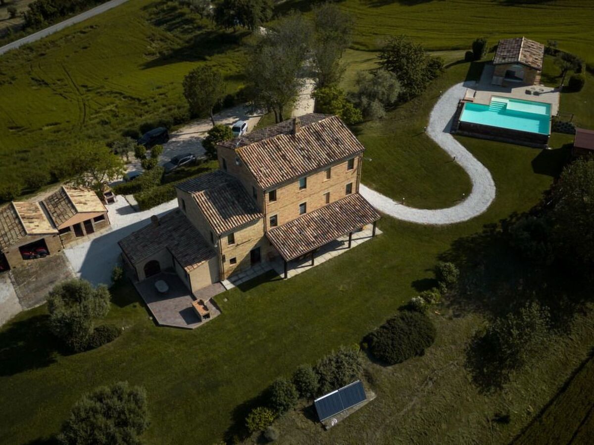 Villa Mara – Maison 6 chambres, pool et spa à Cessapalombo - Photo 2