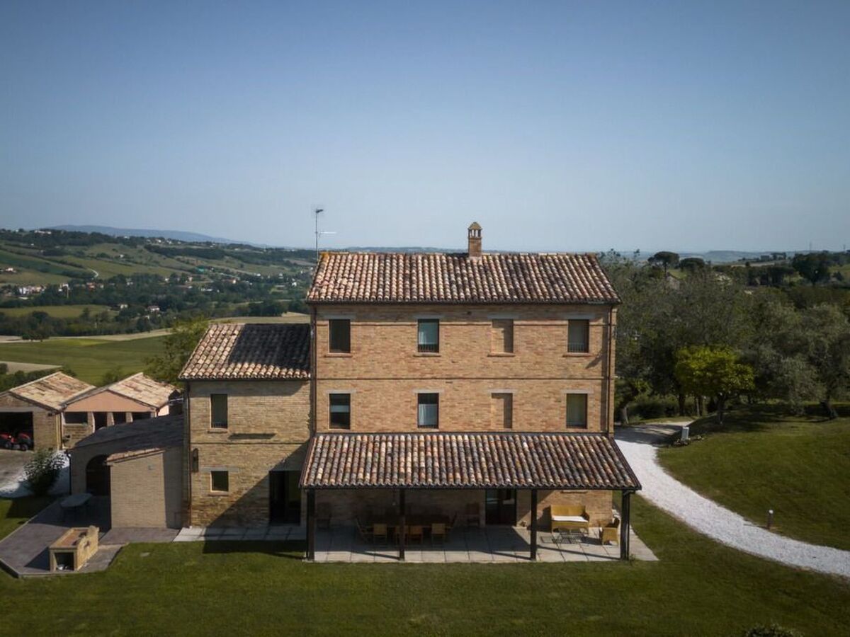 Villa Mara – Maison 6 chambres, pool et spa à Cessapalombo - Photo 4