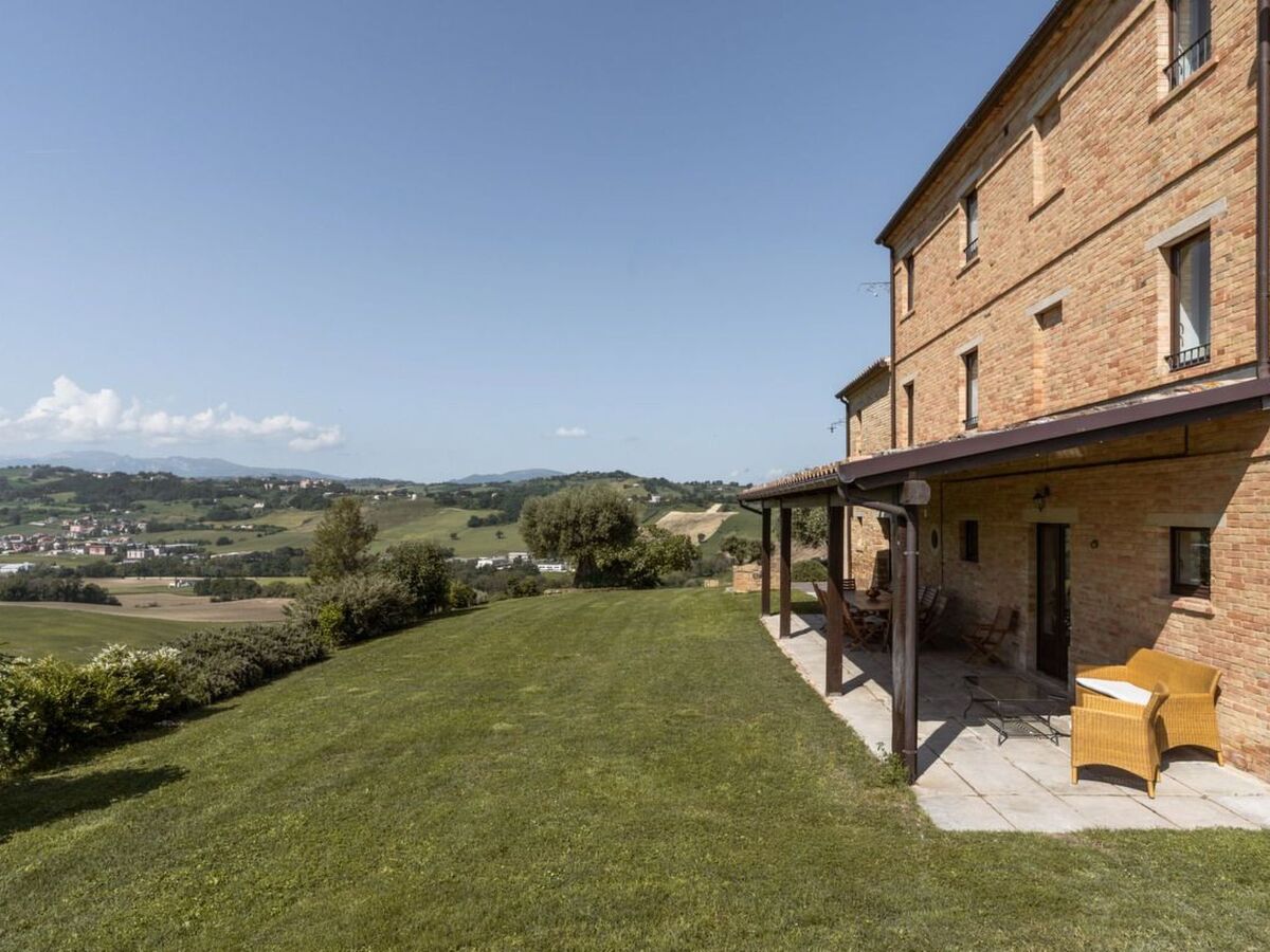 Villa Mara – Maison 6 chambres, pool et spa à Cessapalombo - Photo 8