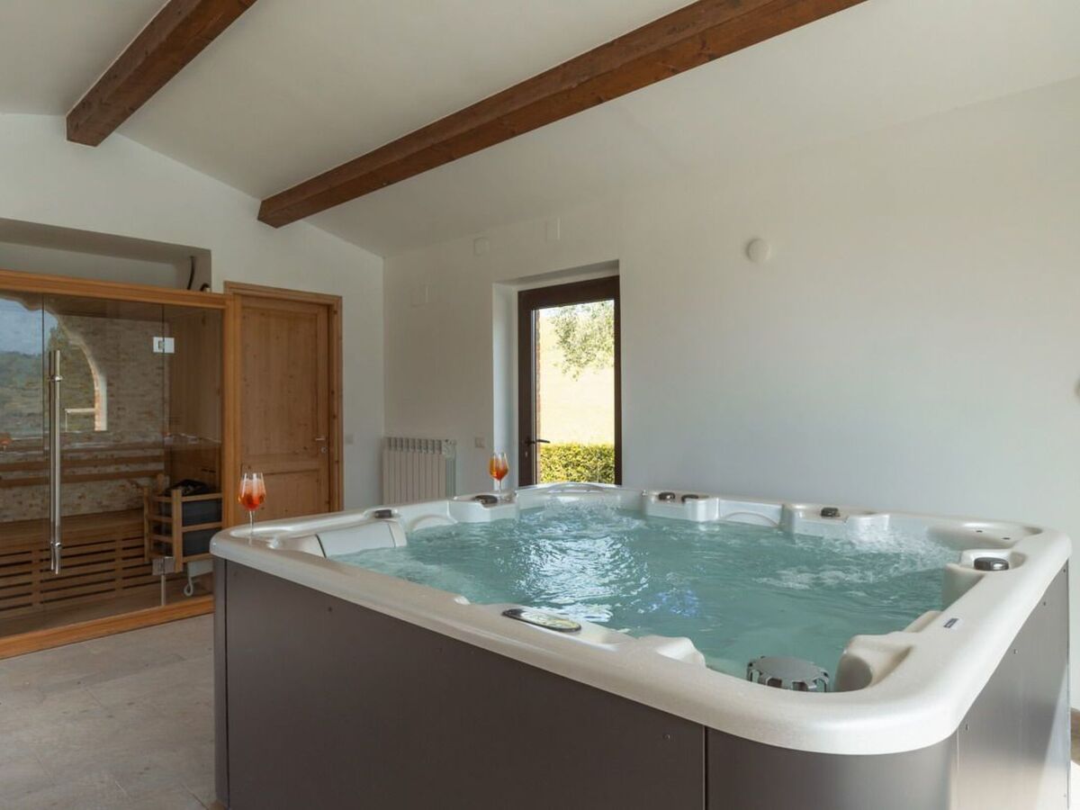 Villa Mara – Maison 6 chambres, pool et spa à Cessapalombo - Photo 11