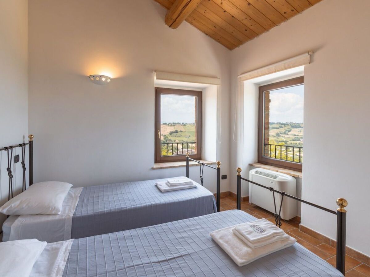 Villa Mara – Maison 6 chambres, pool et spa à Cessapalombo - Photo 25