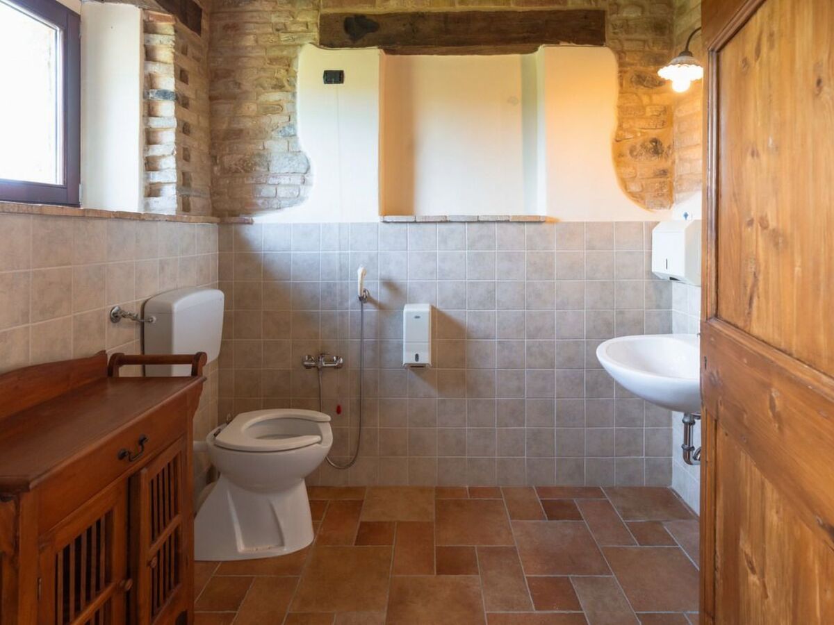 Villa Mara – Maison 6 chambres, pool et spa à Cessapalombo - Photo 32