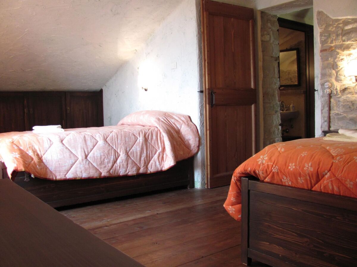 Appartement panoramique en pierre, Cessapalombo - Photo 12