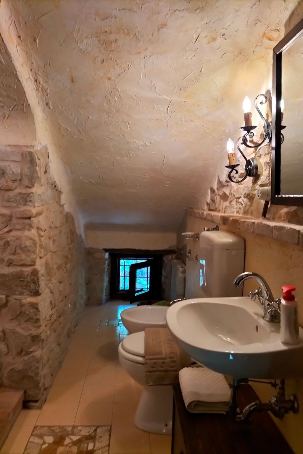 Appartement panoramique en pierre, Cessapalombo - Photo 15