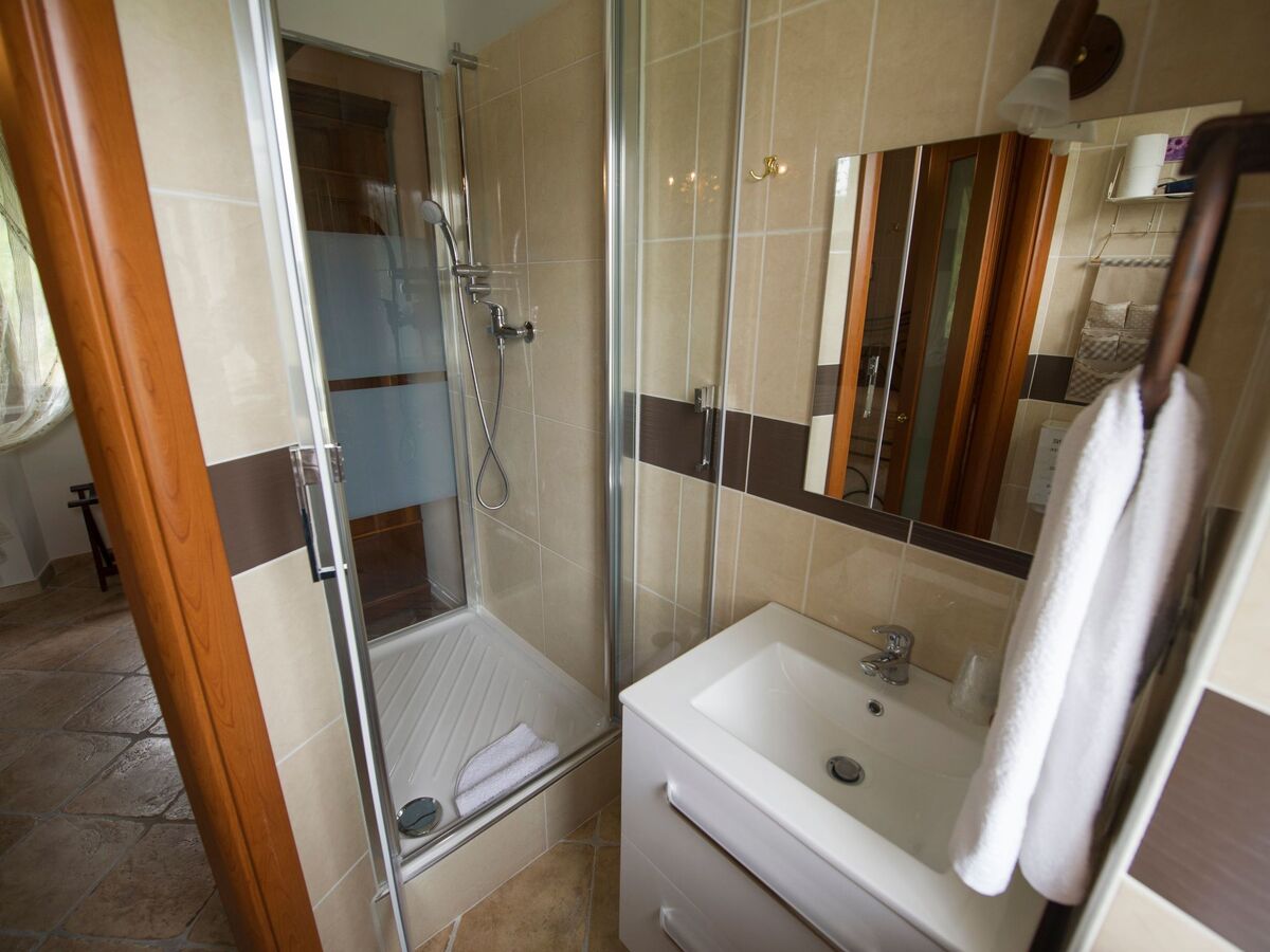 Chambre avec poutres apparentes à Roccafluvione - Photo 5