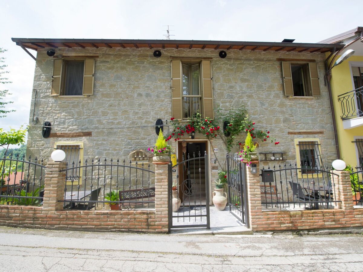 Chambre avec poutres apparentes à Roccafluvione - Photo 11