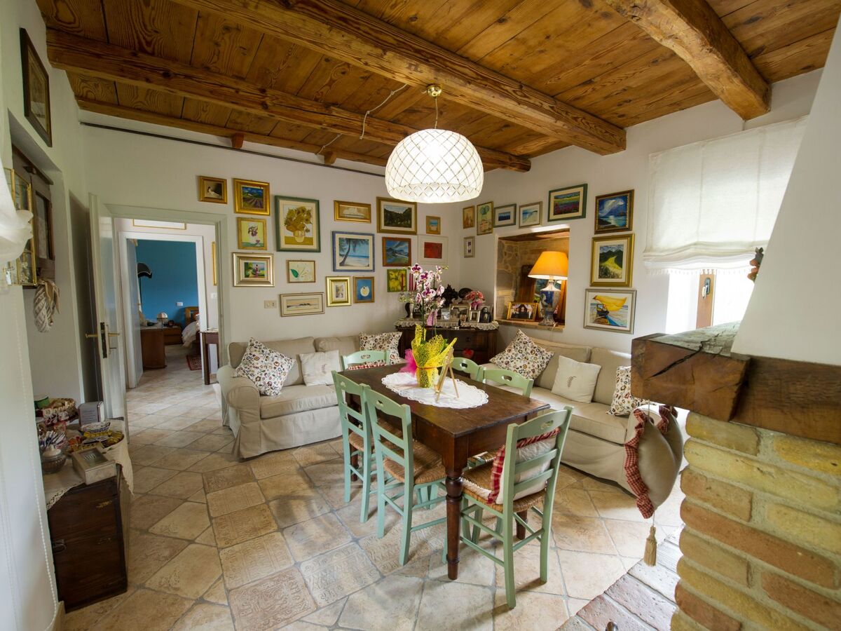 Flower Room à Roccafluvione, 25m² avec balcon - Photo 15