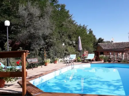 Location maison à Santa Vittoria in Matenano, Schönes Ferienhaus in Sarnano mit privatem Pool