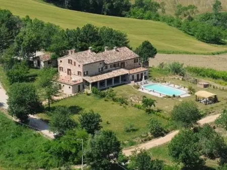 Location maison à Montelparo, Erschwingliche Villa mit privatem Pool