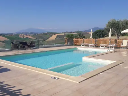 Location maison à Carassai, Villa mit atemberaubender Aussicht und privatem Pool
