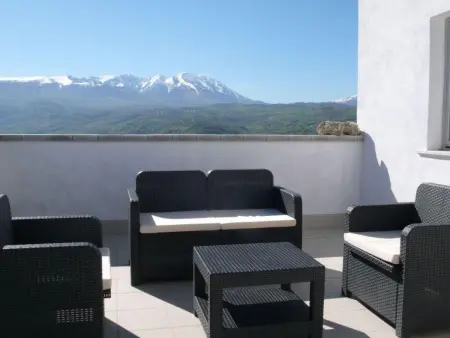 Location maison à Scafa, Elvira Basilico mit Terrasse