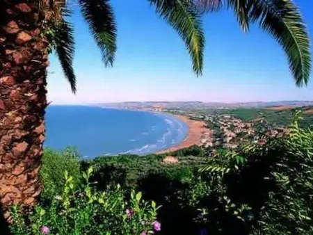 Location appartement à Catignano, mit Blick auf das Wasser