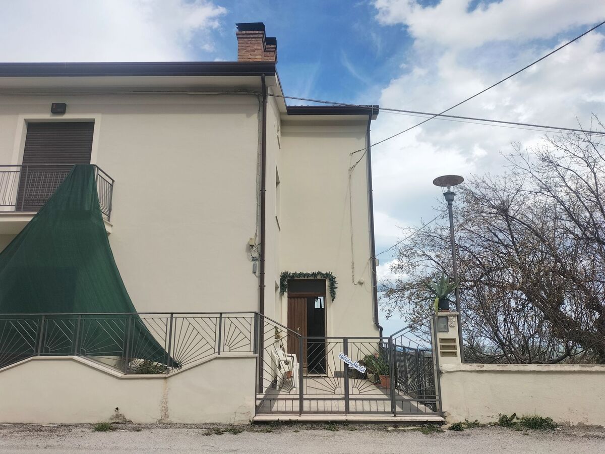 Villa Presentosa d'Abruzzo : 12 pers, 2 appartements indépendants - Photo 2
