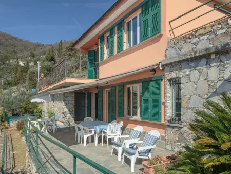 Location maison à Recco, Ferienvilla mit Whirlpool