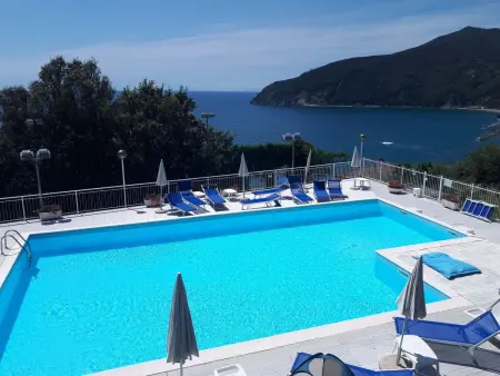Location appartement à Moneglia, Herrlicher meerblick ,  Balkon Garten Swimmingpool