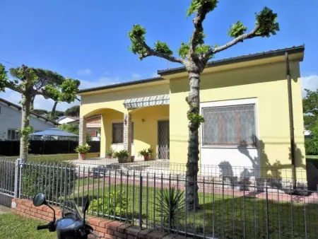 Location maison à Lido di Camaiore, Ferienvilla mit Garten, Grill und Terrasse